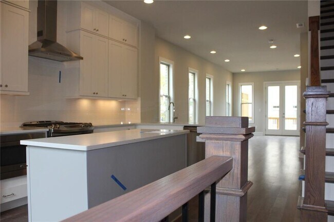 Building Photo - 4761 Roswell Rd