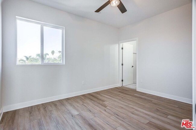 Building Photo - 624 W 83rd St