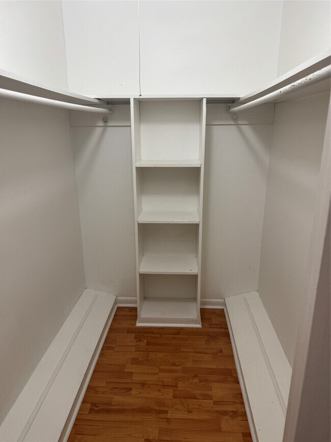 Building Photo - 5814 Viking Dr