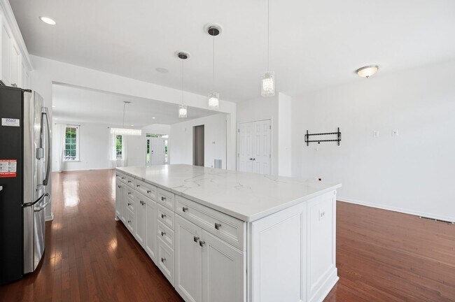 Building Photo - 24267 Purple Finch Dr