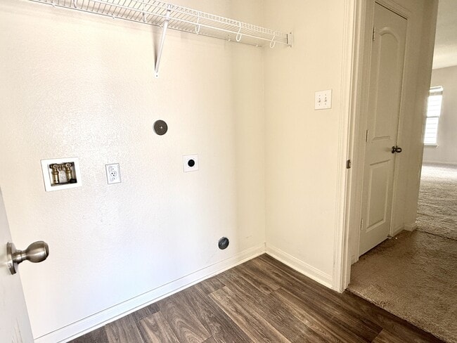 Building Photo - 1008 Riverdale Cove