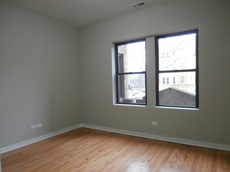 Building Photo - 2323 W Arthur Ave
