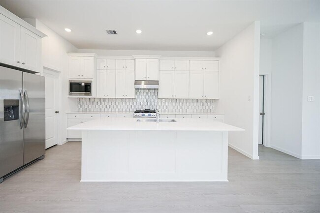 Building Photo - 26811 Tree Mallow Dr