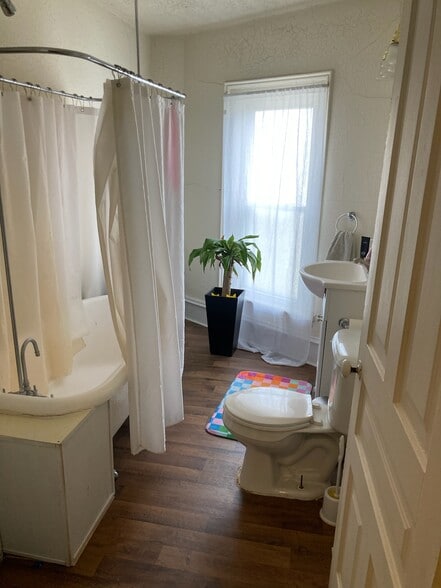 bath - 221 W Sibley St