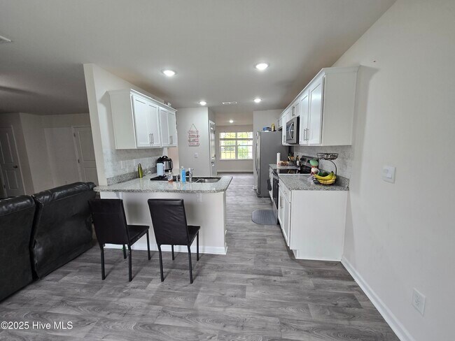 Building Photo - 4510 Sandstone Dr