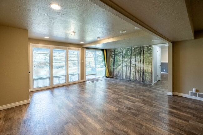 Building Photo - Large corner lot home in desirable Woodland Heights.