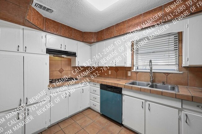 Building Photo - 2346 February Ln