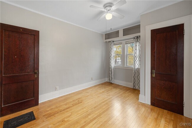 Building Photo - 144 Durston Ave