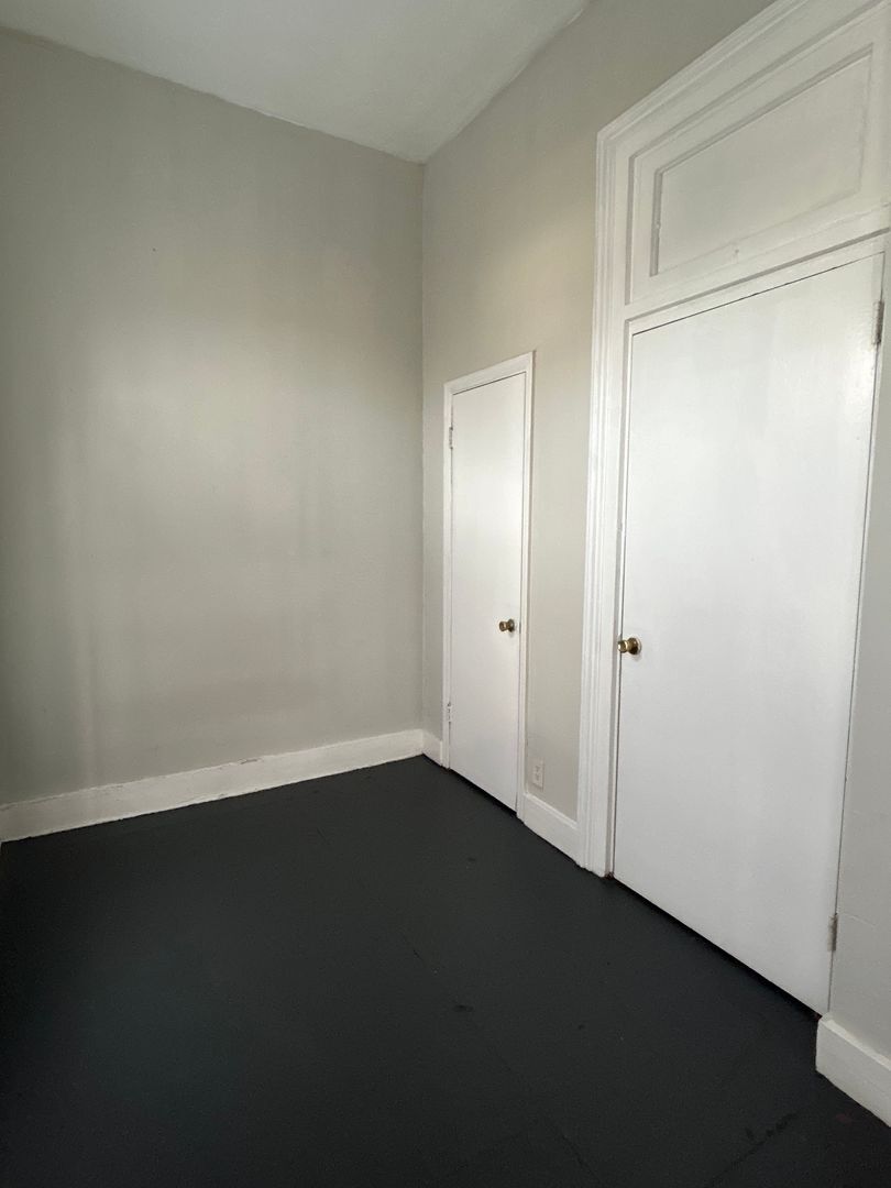 Building Photo - 911 N 9th St Rd