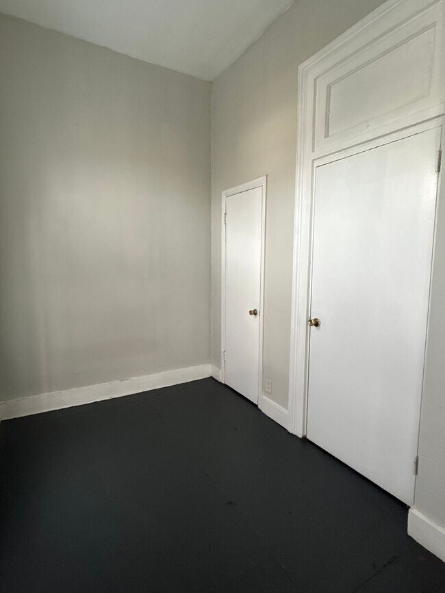 Interior Photo - 911 N 9th Street