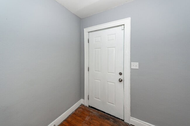 Building Photo - 3 Bedroom, 1 Bathroom Home in Dorchester Terrace - North Charleston