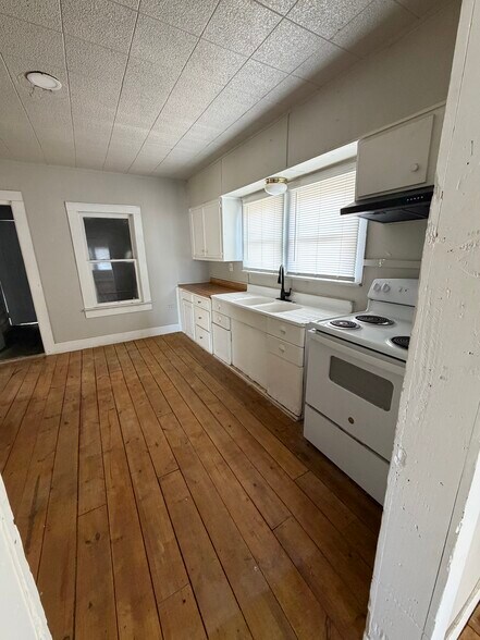 Building Photo - 905 W Main St