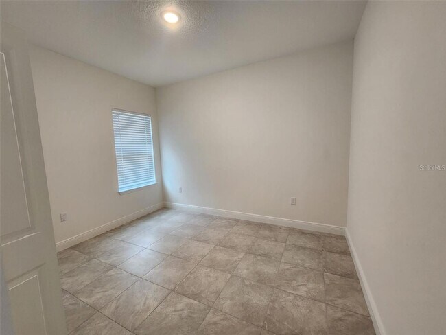 Building Photo - 3650 SW 128th Pl