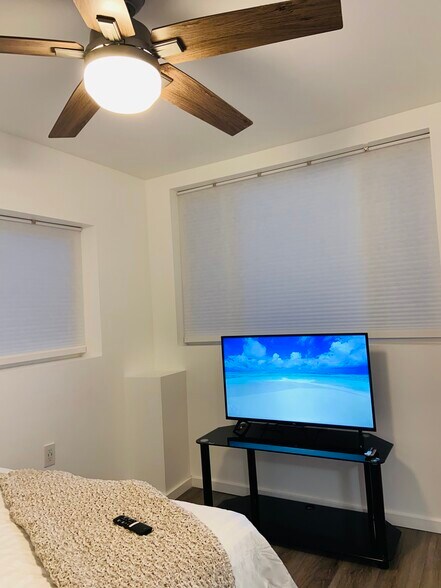 Building Photo - 2440 Wickstrom Pl SW