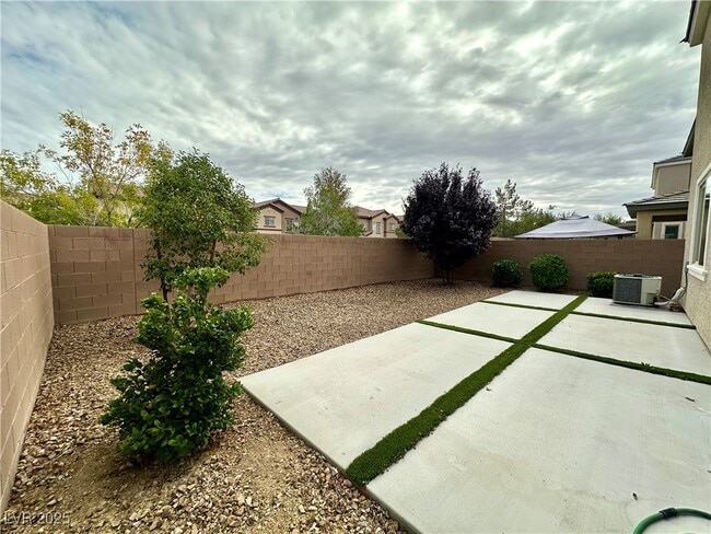 Building Photo - 7428 Amesbury St