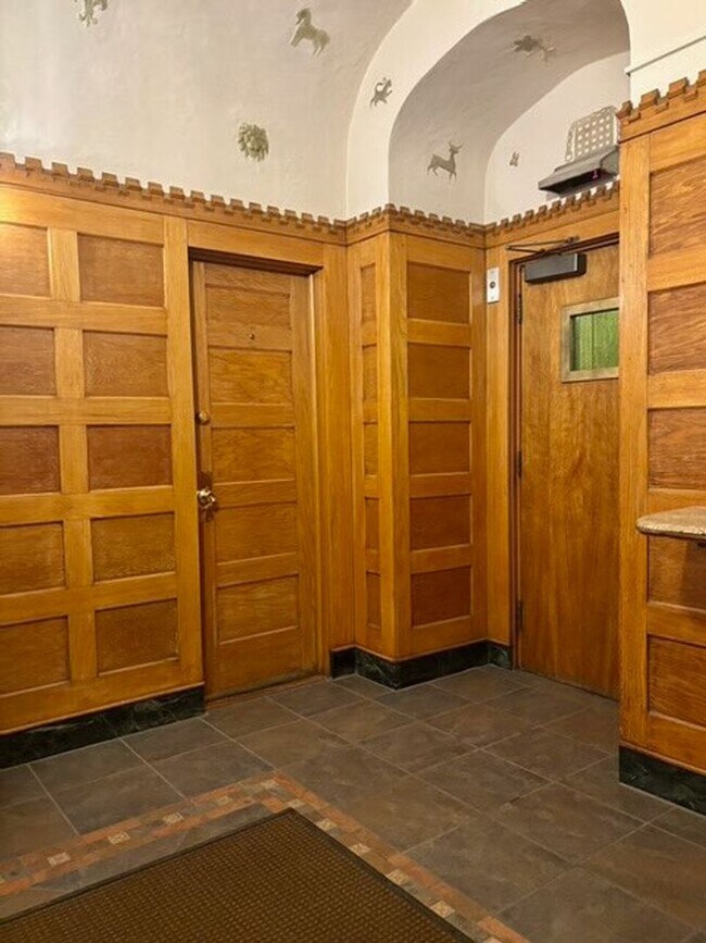 Building Photo - 5421 S Cornell Ave