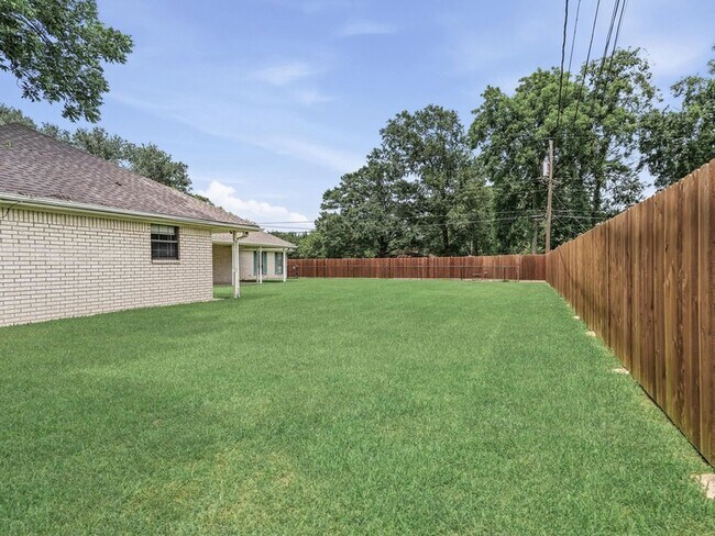 Building Photo - 6970 Ellen Ln