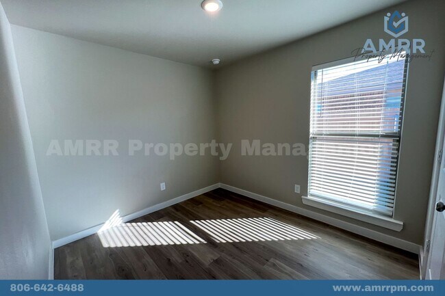 Building Photo - 3 Bedroom Townhome In Harvest Wolfforth!