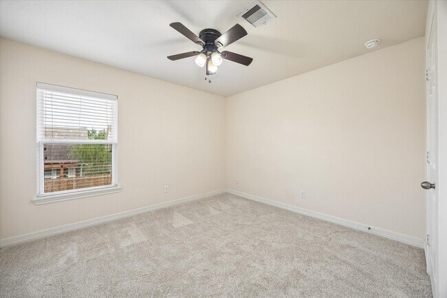 Building Photo - 10108 Hidden Creek Falls Ln