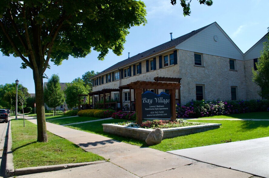 Building Photo - 100 E Chateau Pl