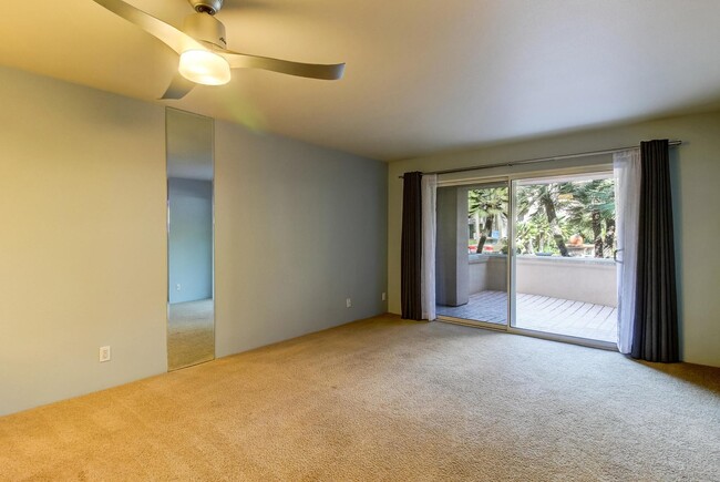 Building Photo - Lovely ground floor unit at the incredible El Escorial! Santa Barbara:)