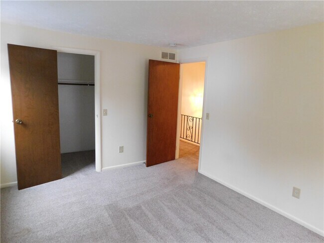 Building Photo - 25 Havenwood
