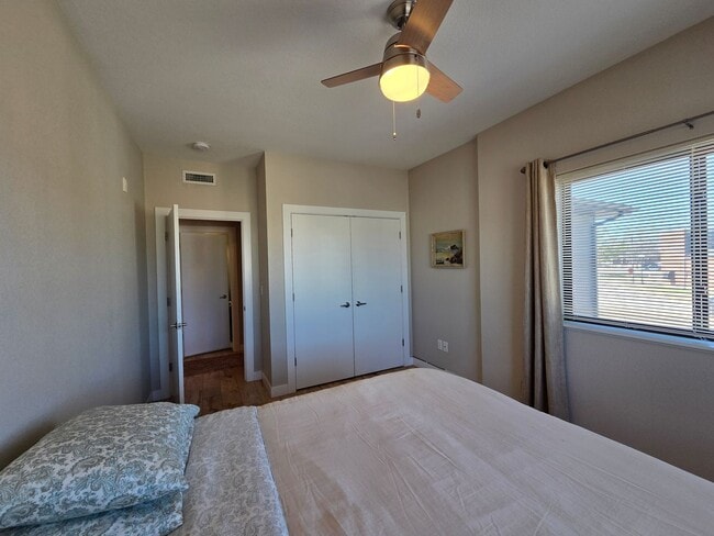 Building Photo - 221 E 5th St