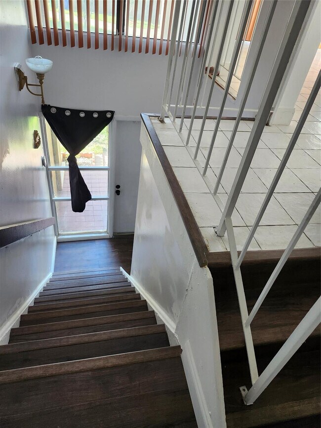 Building Photo - 2944 E Missionwood Ln