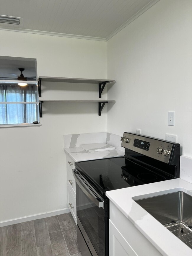 Building Photo - 515 N 7th St