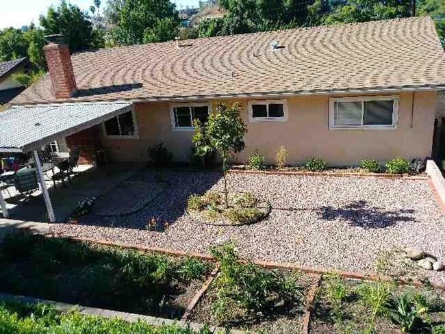 Building Photo - Clean and Bright 5 Bedroom House Near SDSU!