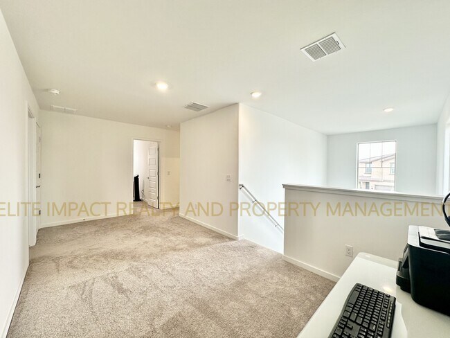 Building Photo - 7064 W Vineridge Dr