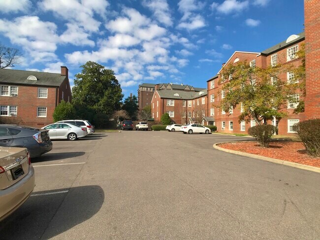 Middle parking lot - 2824 Thornhill Rd