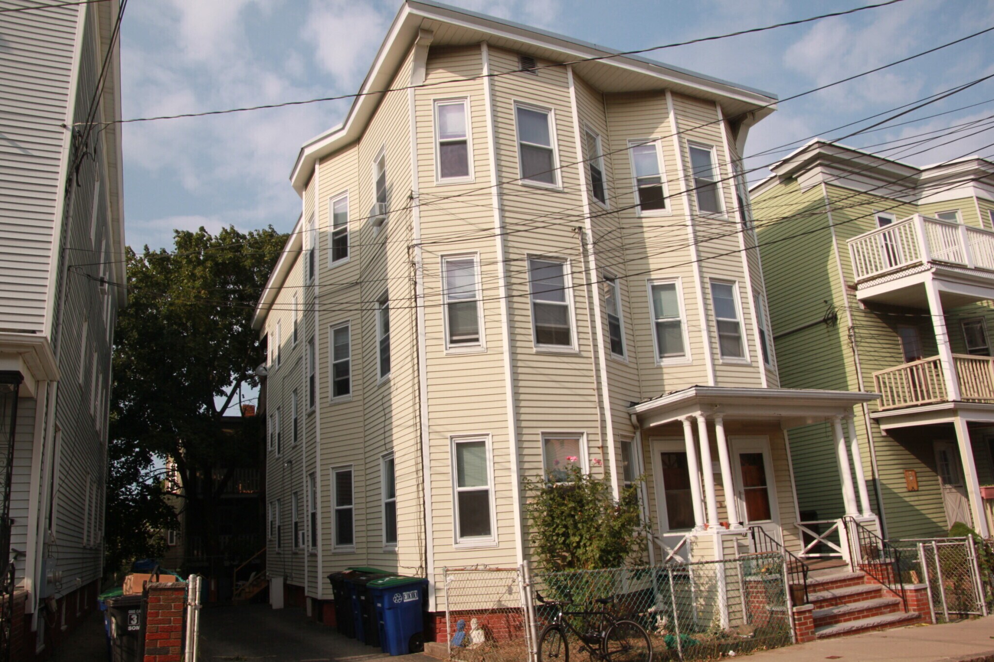 Building Photo - 93 Marion St
