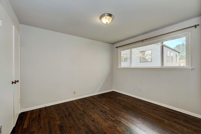 Building Photo - Maple Leaf Rambler