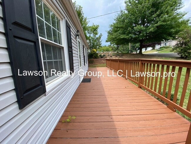 Building Photo - Two Bedroom Home In Salem with Spacious Ya...