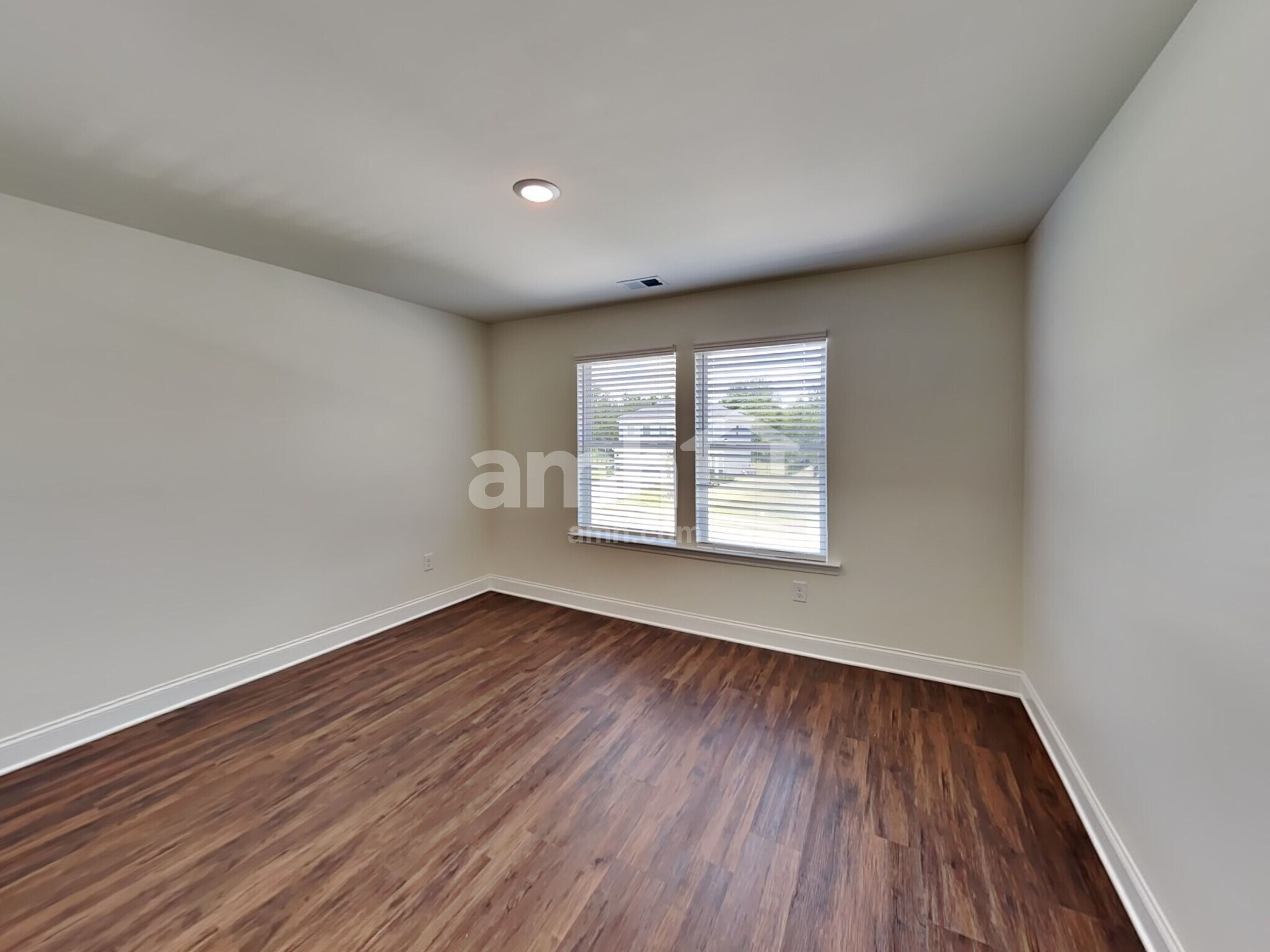 Building Photo - 251 Willow Ln