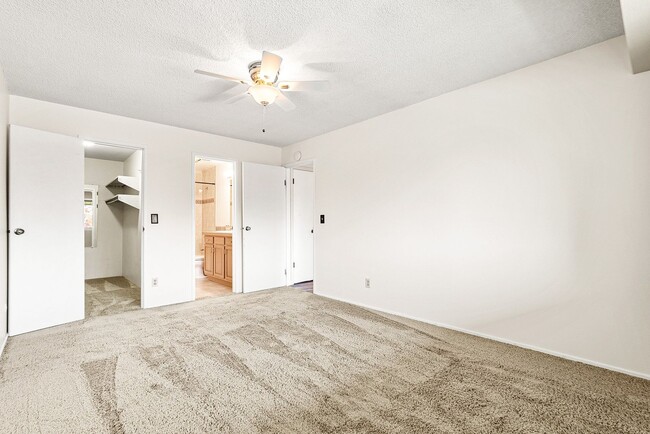 Building Photo - Remodeled 2B/2B East Boulder Apartment w/ ...