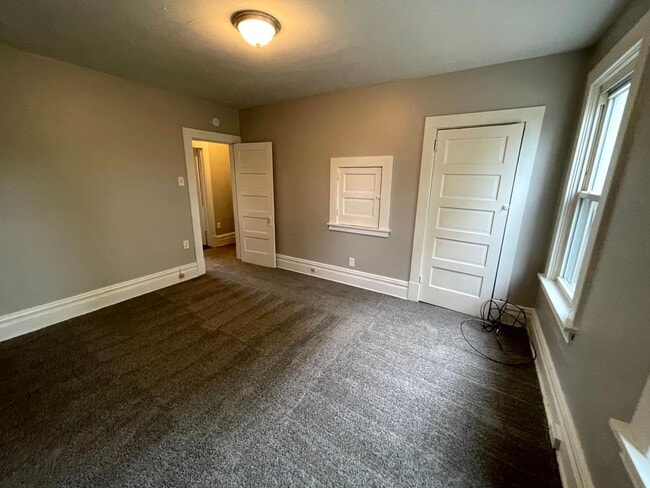 Building Photo - Lovely two bedroom, 1 bathroom Townhome on...