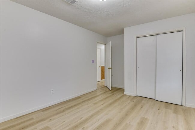 Building Photo - 3823 Fairington Dr
