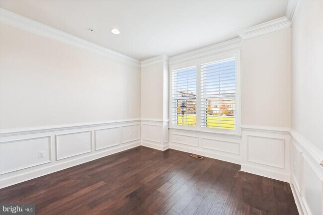 Building Photo - 4709 Van Buren St