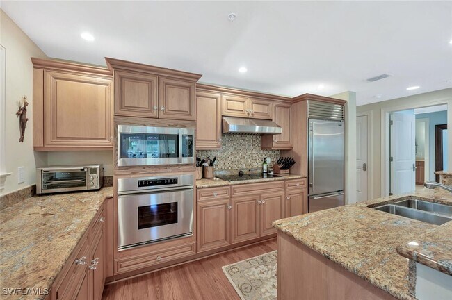 Building Photo - 325 3rd St S