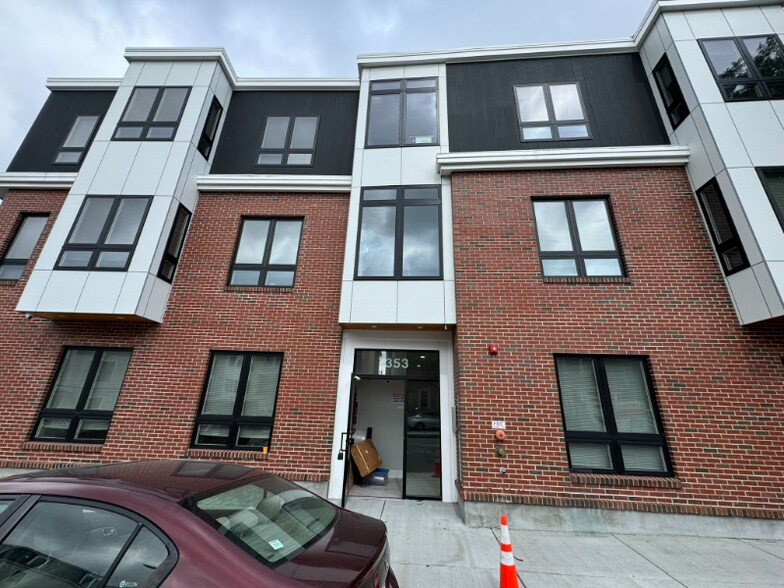 Building Photo - 353 Dorchester St