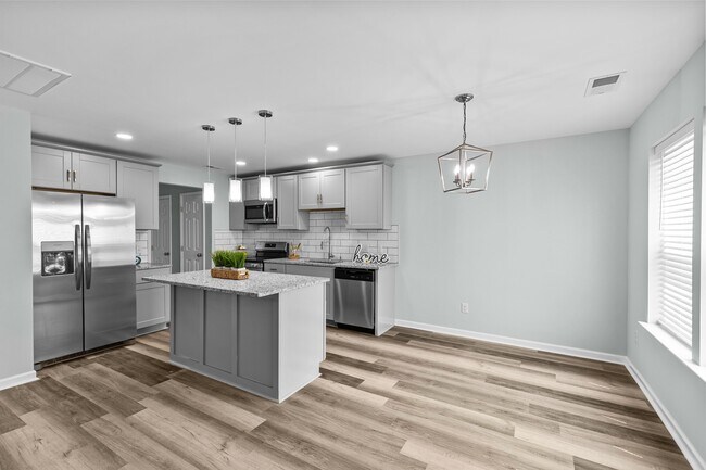 Building Photo - 2621 Midland Ave