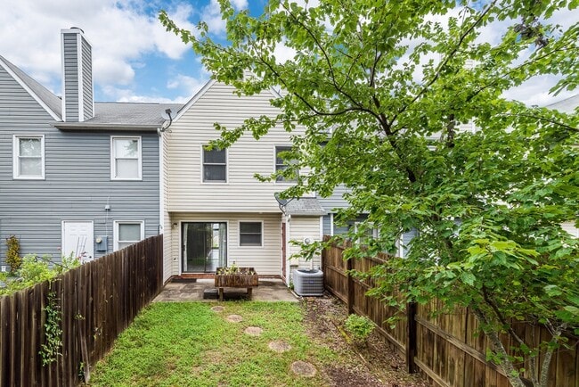 Building Photo - 2209 High Bush Cir