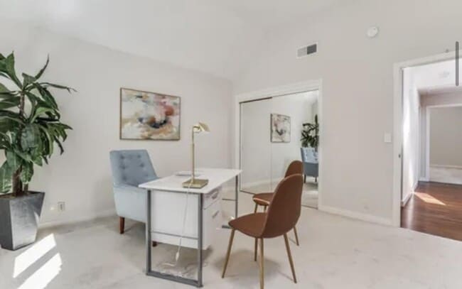 Building Photo - 985 Woodview Pl