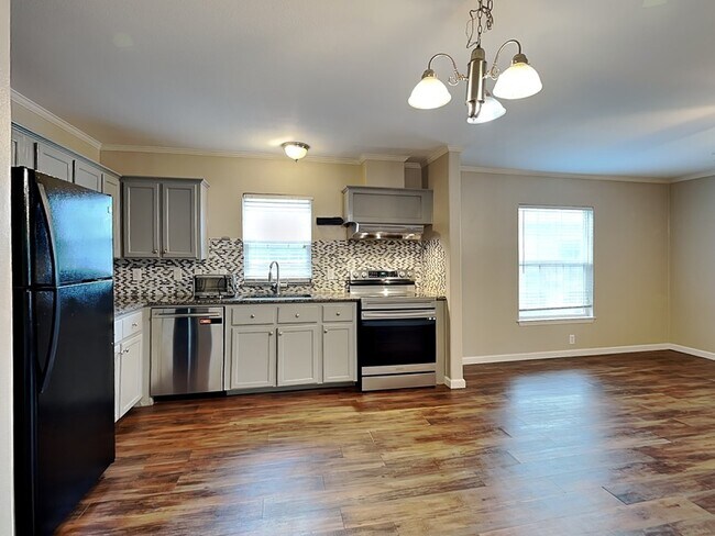 Building Photo - 1414 Record Crossing Rd