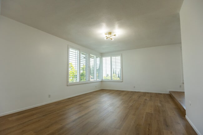 Building Photo - 1855 Alpha St