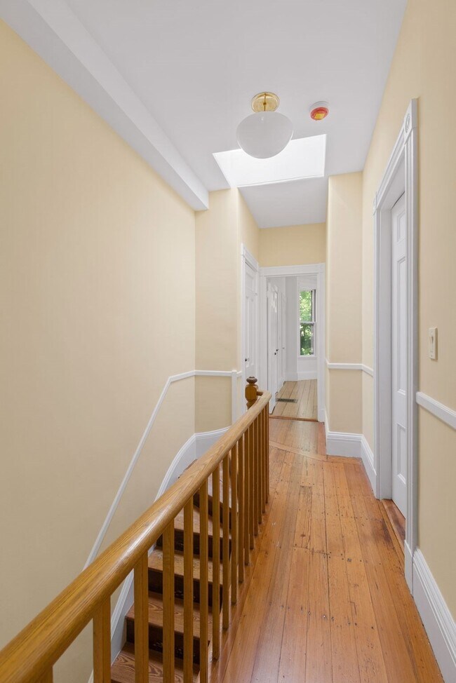 Building Photo - 33 Brewster St