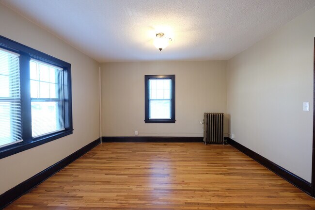 Building Photo - Fairview Ave Villas