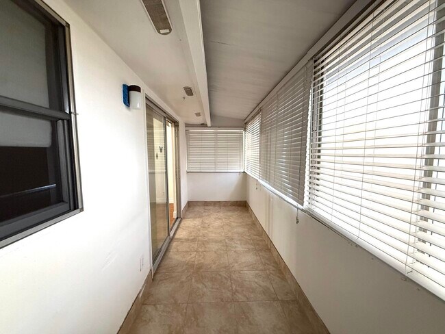 Building Photo - 569 Monaco Way